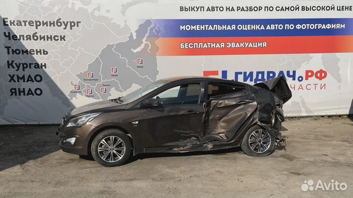 Рамка магнитолы Hyundai Solaris (RB) 847404L200RDR