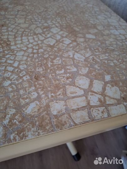 Кухонный стол и стулья