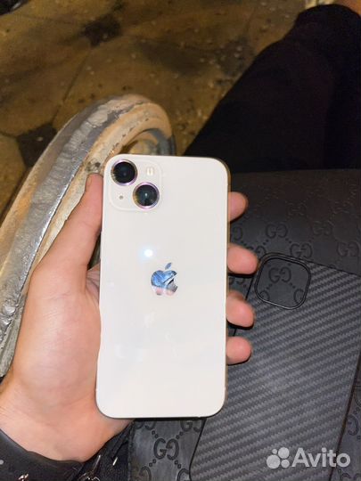 Телефон iPhone 13