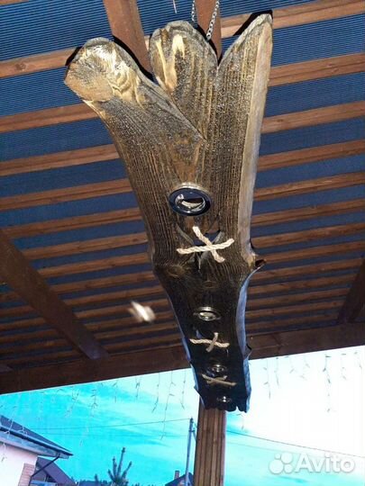 Люстры, светильники, полки из дерева