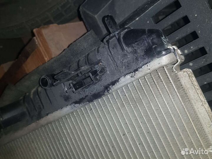 Радиатор охлаждения Ford Fiesta