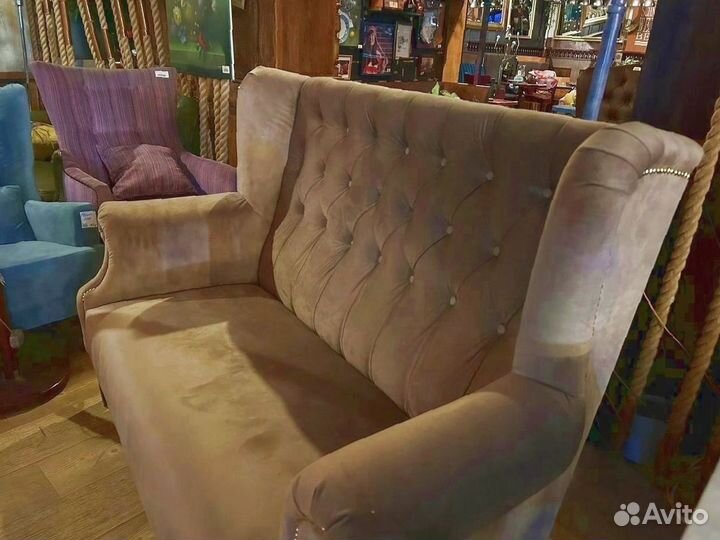 Диван в каретном стиле