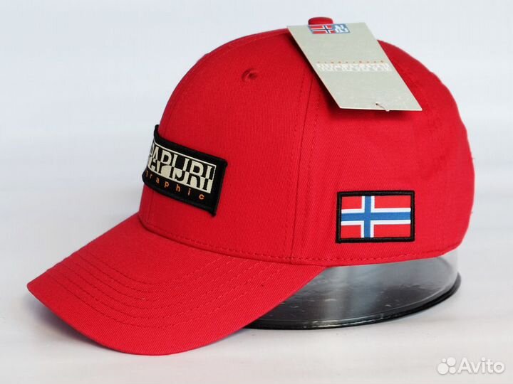 Бейсболка красная 
