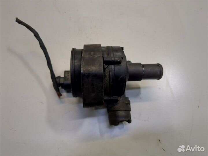 Насос водяной Mercedes C W204, 2013