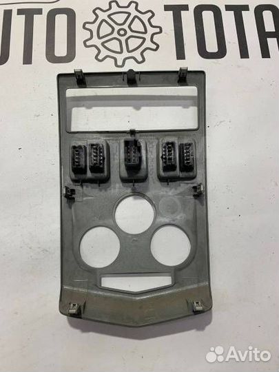 Консоль с кнопками передний Renault Logan K7J710