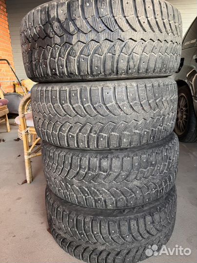 Bridgestone Blizzak Spike-01 235/50 R18
