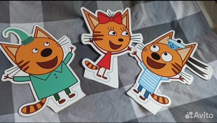 Ростовые фигуры три кота на подставках