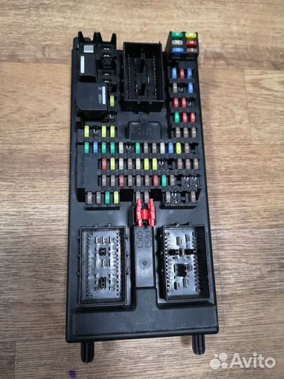 Блок предохранителей салонный Jaguar XJ X351
