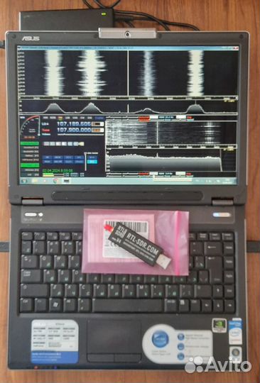 Ноутбук с новым приёмником RTL-SDR V4