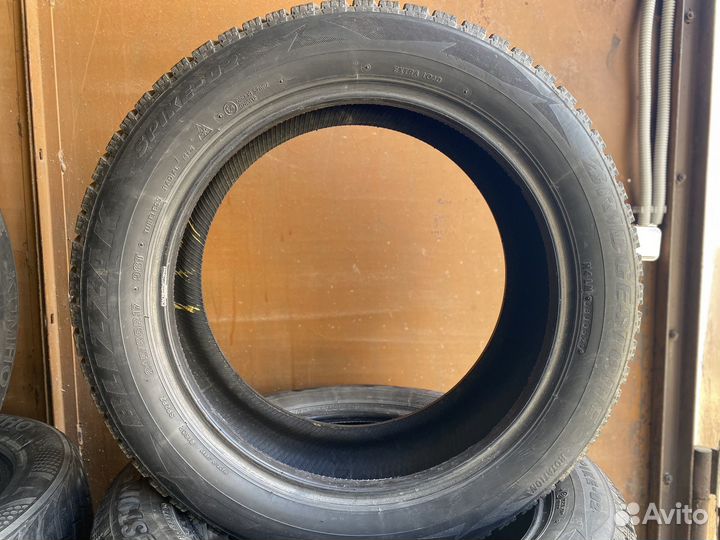 Bridgestone Blizzak Spike-02 215/55 R17 101T