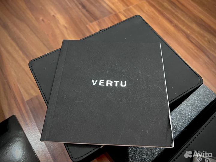 Vertu SIGNATURE V STAINLESS STEEL BLACK LEATHER, 3/32 ГБ