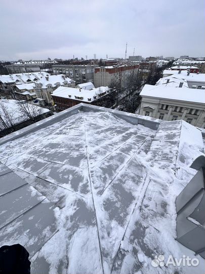 Чистка снега с крыш