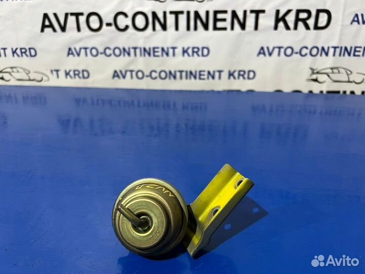 Вакуумник впускного коллектора Nissan Skyline NV35