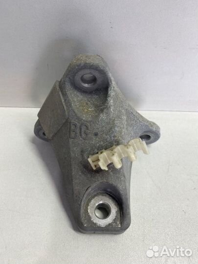 Крепление подушки двигателя аллюминевое Toyota