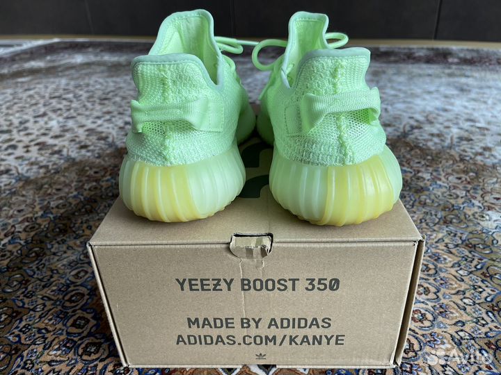 Кроссовки Yeezy Boost 350 v2 Glow