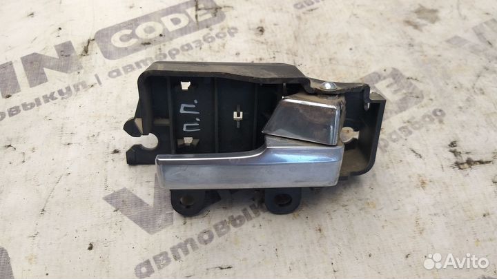 Ручка внутренняя правая Ford Kuga 1