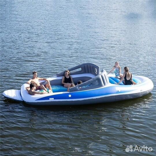 Надувная лодка плот, матрас на воде