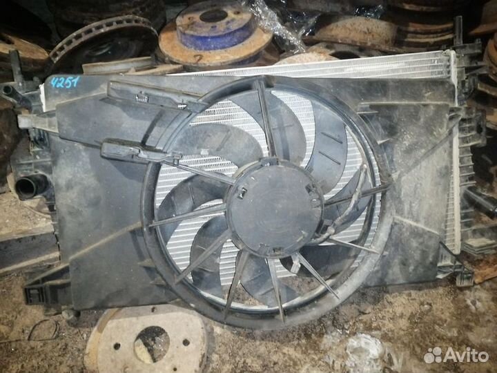 Радиатор охлаждения Ford Focus