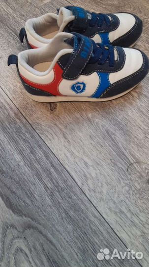 Кроссовки детские