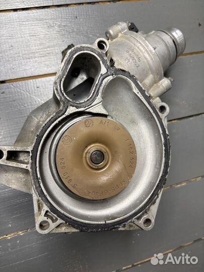 Помпа с термостатом N63 4.4 BMW F01 F02 F10 F07 X6