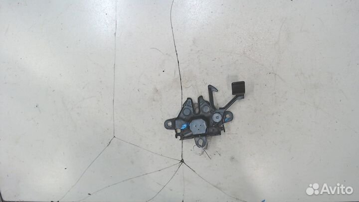 Замок капота Pontiac Vibe 1