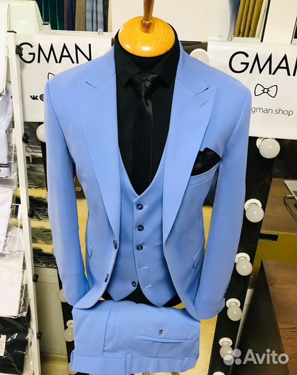 Мужской костюм небесный свадебный