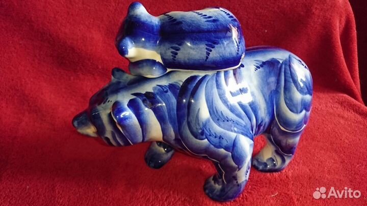 Гжель бутылка - штоф Медведица и медвежонок