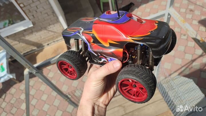 Модель с двс Xray NT18MT 1/18