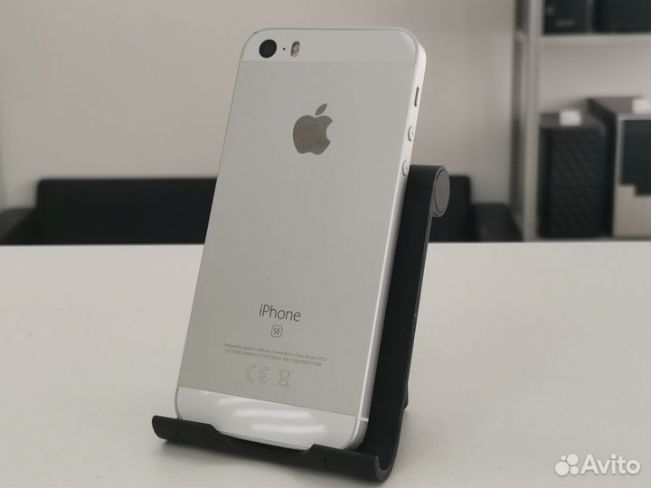 iPhone SE, 32 ГБ