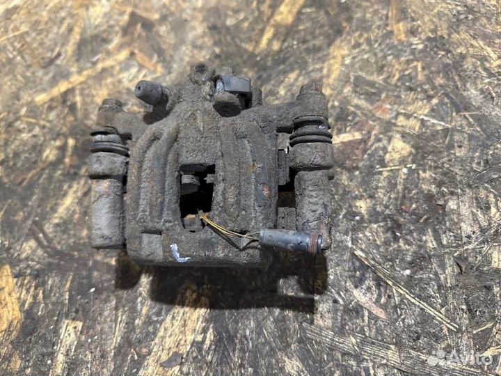 Суппорт тормозной задний левый Mercedes Vito 639