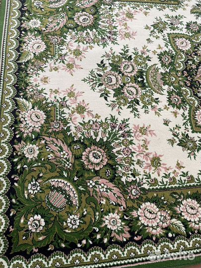 Ковер шерстяной новый