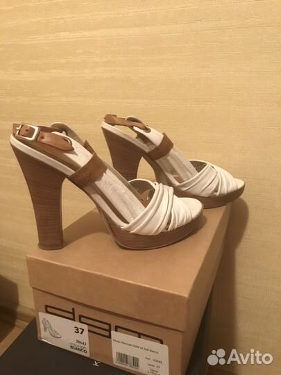 Босоножки DGM белые кожаные