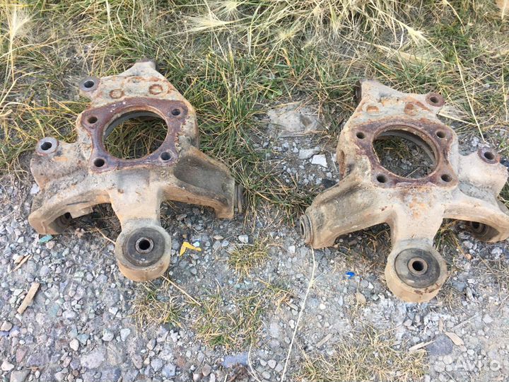 Кулак заний toyota highlander 2013 г