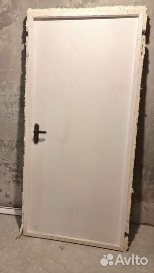 Дверь входная бу 90 см с коробкой