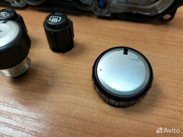 Блок управления климат-контролем Mitsubishi