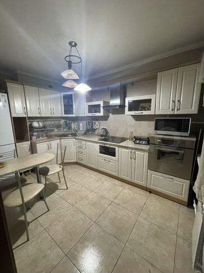 3-к. квартира, 80 м², 3/10 эт.
