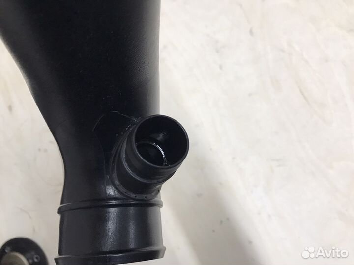 Патрубок интеркулера 1K0129654AP Passat B7