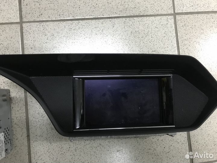 Магнитола с экраном Mercedes W212