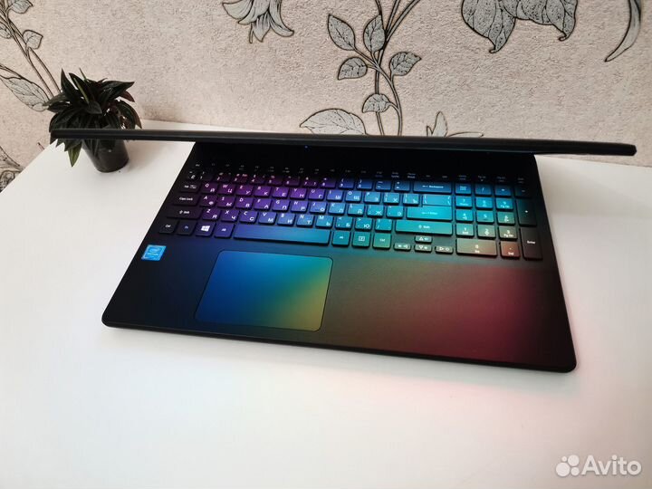 Как новый игровой Acer с 8 гб и 4 ядра Intel