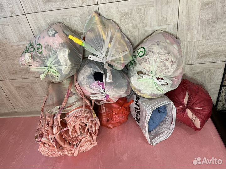 Пакеты с вещами на девочку