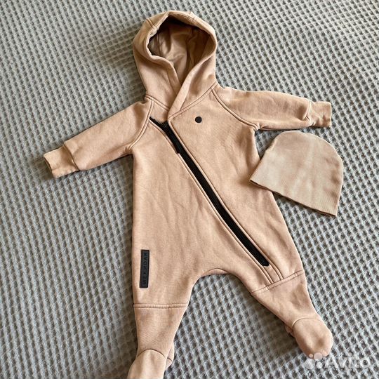 Комбинезон на молнии. Слип. Шапочка