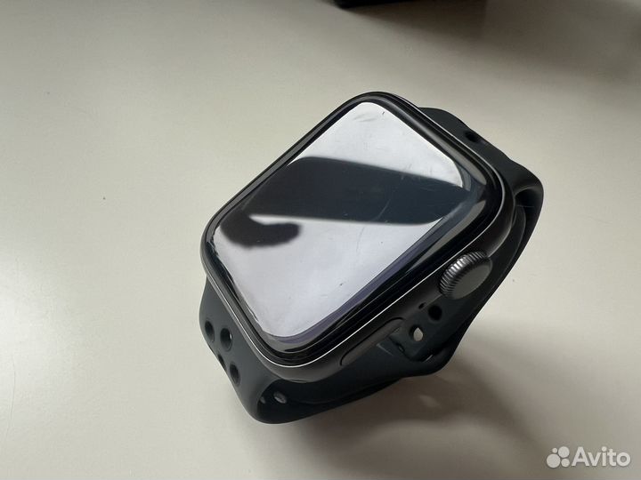 Apple Watch SE 44mm Nike, меньше 6 месяцев б/у