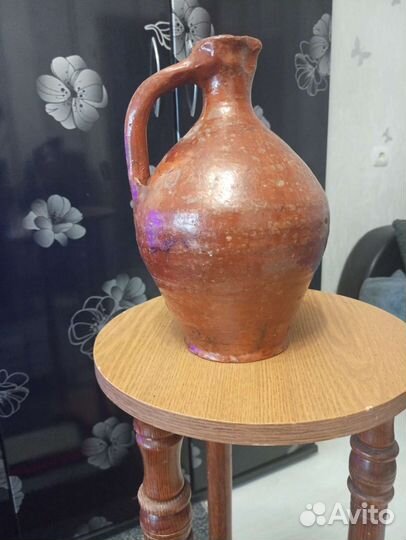 Глиняный кувшин старинный