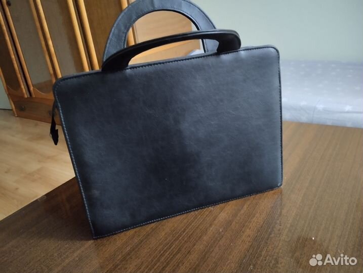 Кожаный портфель