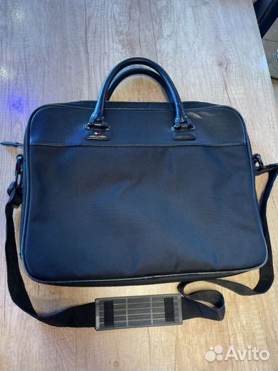 Tommy hilfiger (Сумка под ноутбук)