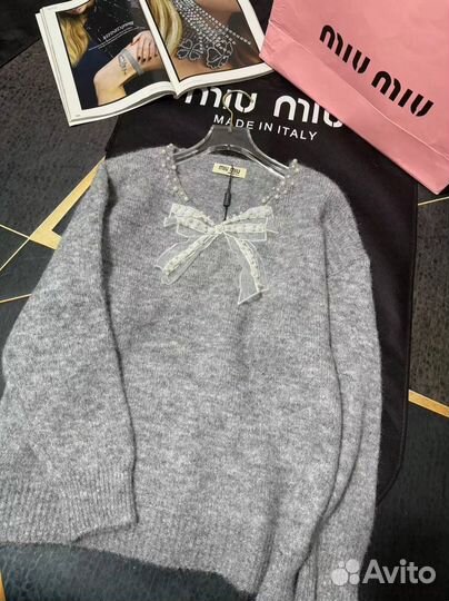Объёмный свитер Miu Miu