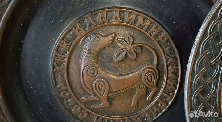 Металлические тарелки на стену, сухарница