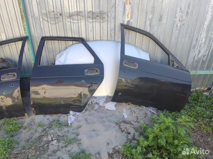 Дверь левая,правая передняя priora