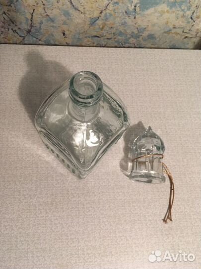 Бутылка и вазы стеклянные