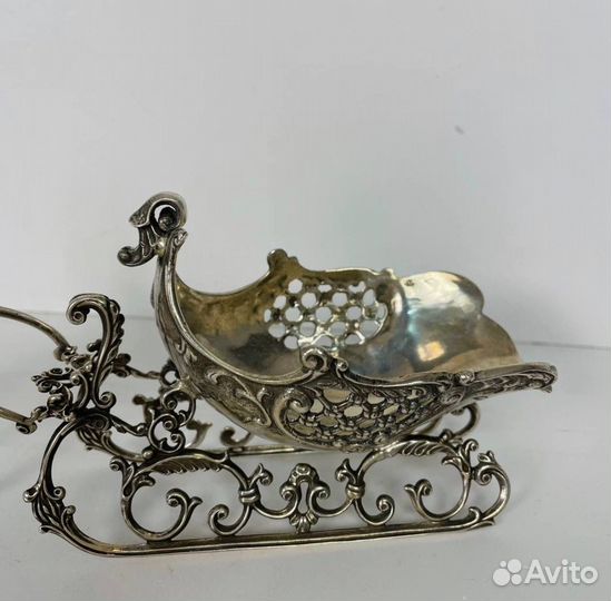 Серебряная декоративная скульптура “Рождественский олень с санями”